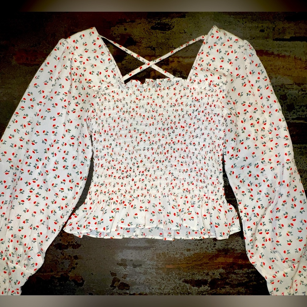 ❤️🤍🌺YESSTYLE White Red Floral Spring Blouse Shirt🌹